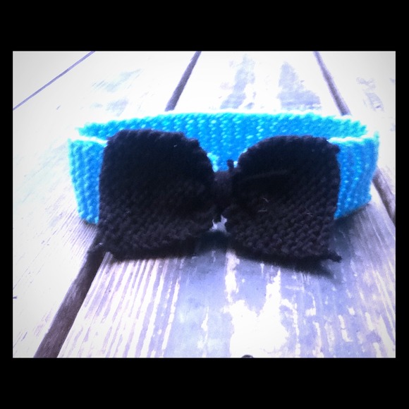 Knitted bow headband