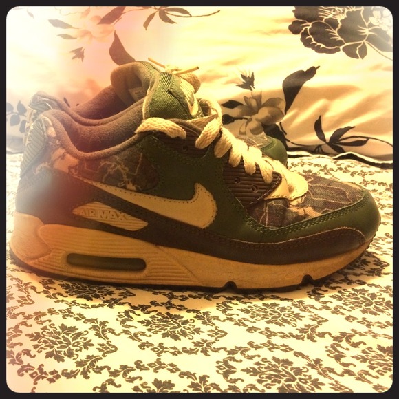 Nike Air camouflage sneakers  4.5 boys 6.5 women