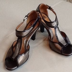 Sofft Strappy peep toe made in the USA like new!