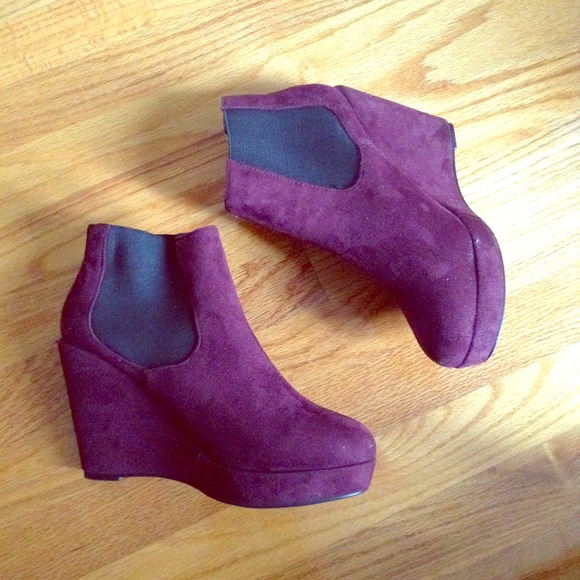 NEW! BURGUNDY VELVET WEDGE HEELS.