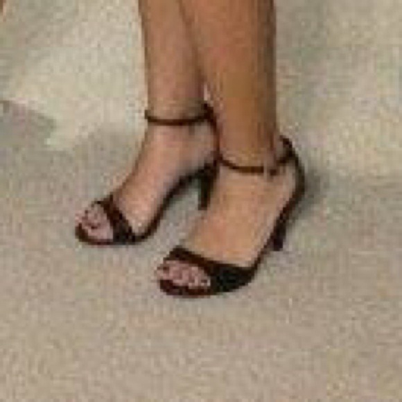 New! Bamboo Black Heels - Picture 3 of 3