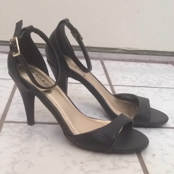 New! Bamboo Black Heels - Picture 2 of 3