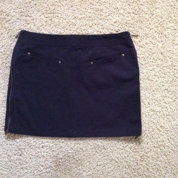 Black Express skirt w/ 2way zipper on each side