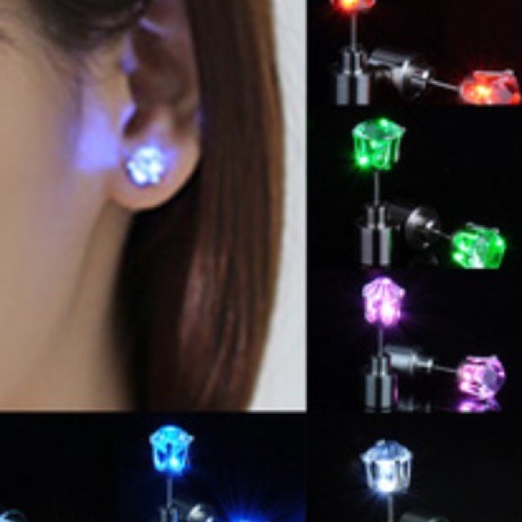 Jewelry - 🚫Sold in a bundle🚫 light up blue color errngs