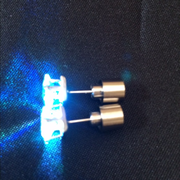 🚫Sold in a bundle🚫 light up blue color errngs - Picture 2 of 4