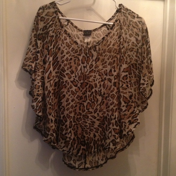 Cheetah loose cute top.