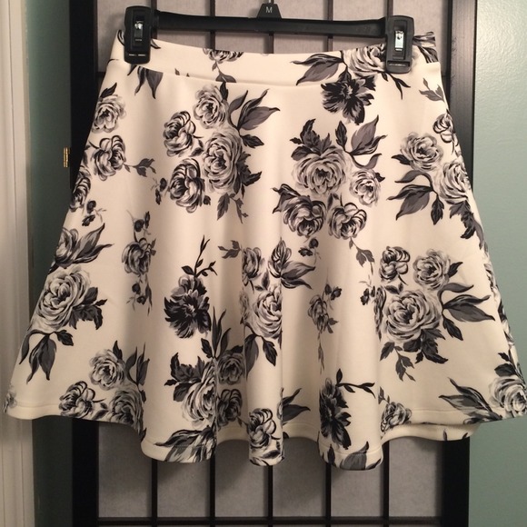 NWOT Grey and Black Floral Skirt from Forever21