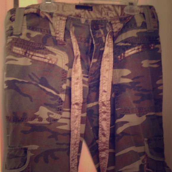 Forever 21 camo capri's with ribbon tie!
