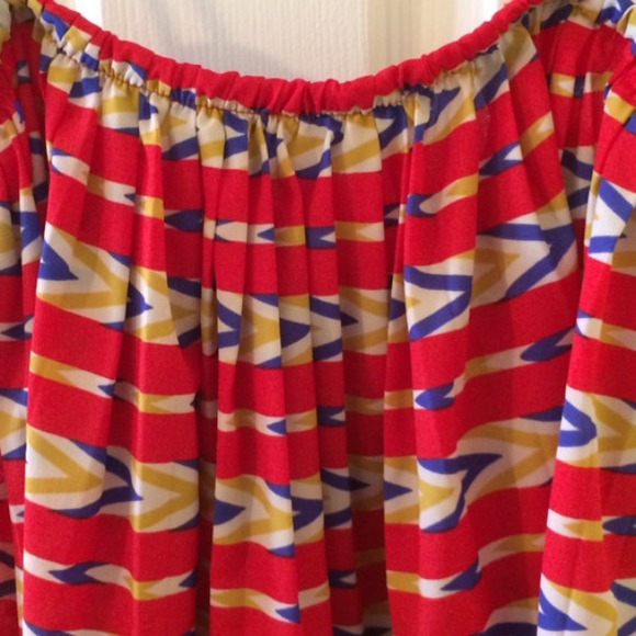 🚫SOLD BUNDLE🚫🎀SUNDAY SALE🎀 Chevron Stripes Top - Picture 3 of 3