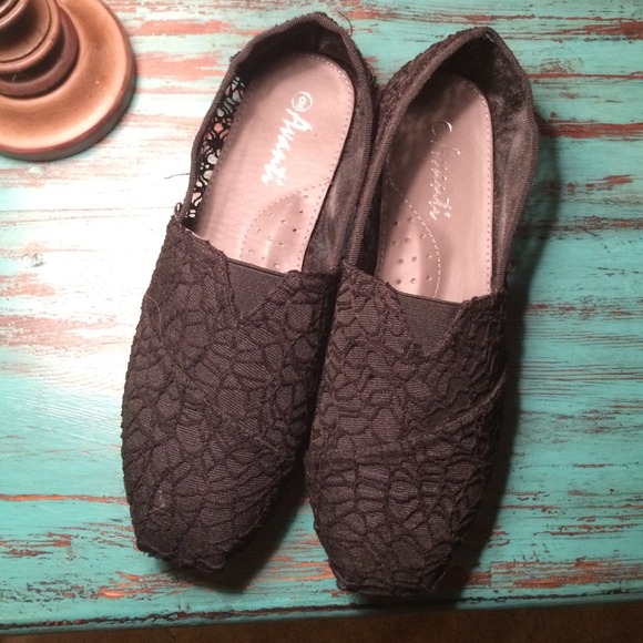 Brand New Lace flats
