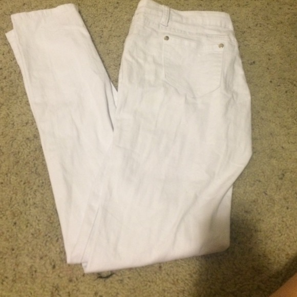 White skinny jeans