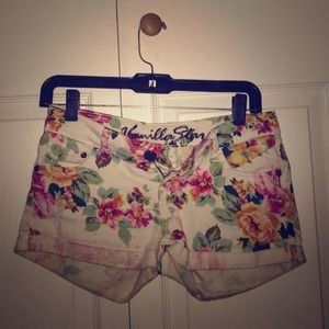 Vanilla Star floral print shorts