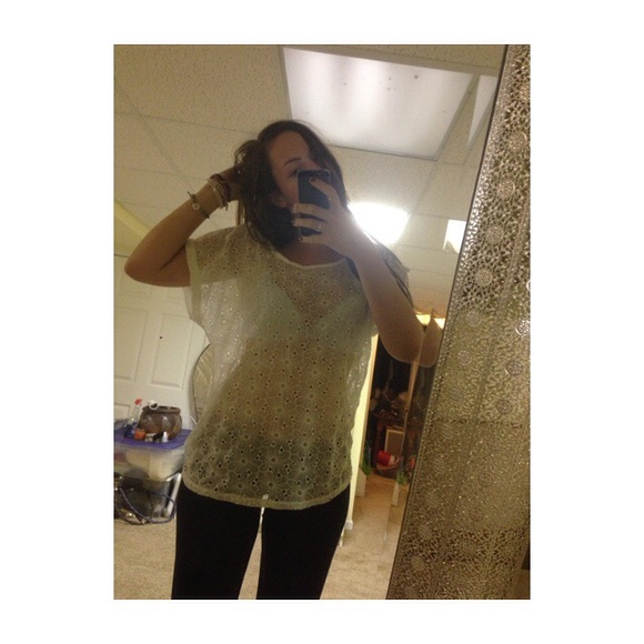 ❌SOLD IN BUNDLE❌Chiffon Daisy Top - Picture 4 of 4