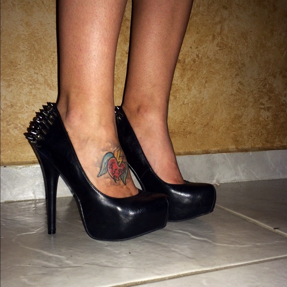 Zigi soho studded heels