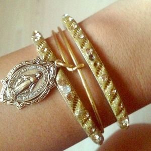 Gold bracelet set