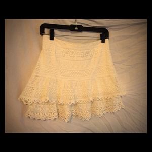Cream colored "H&M" ruffled lace skirt Medium