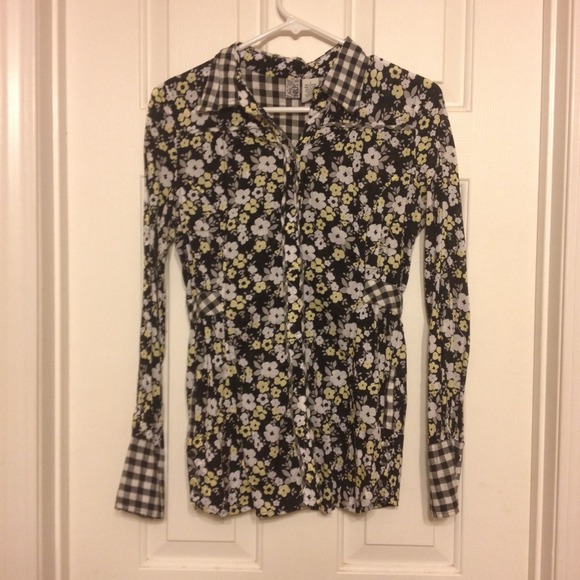 BLACK FLORAL BUTTON DOWN - Picture 1 of 2