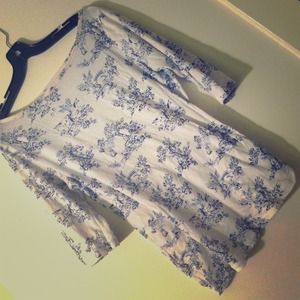 Urban Outfitters shirt 👚