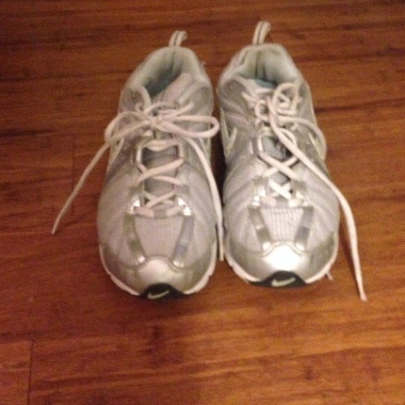 Grey nike shoes! - Picture 2 of 3