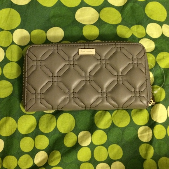 💥 SOLD 💥 Kate Spade Astor Court Cliffgrey Wallet