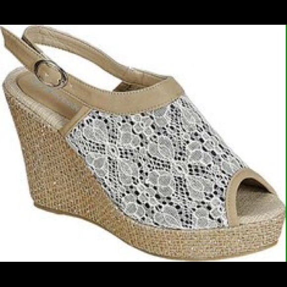 Peep toe white lace glitter wedge