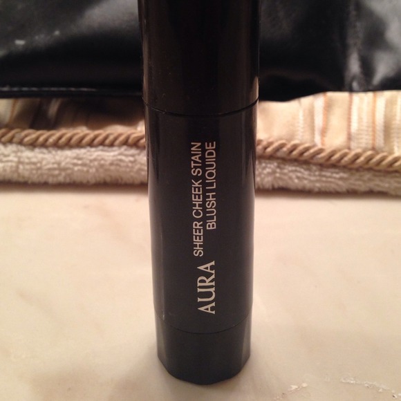 Hourglass cheek stain