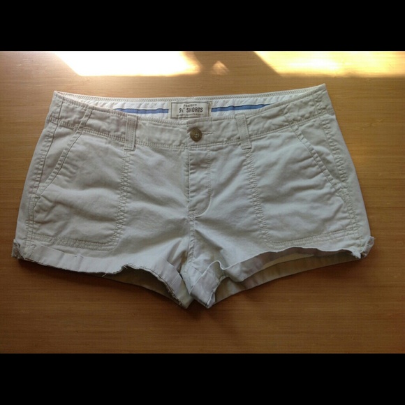 NWOT! Low Rise Old Navy Khaki Shorts