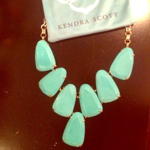 🎉host pick 12/23 🎉 Kendra Scott Harlow necklace