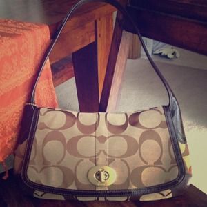 Authentic Classic "C" Coach Purse - like new!