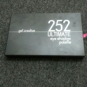 Coastal scent eyeshadow brand new never open