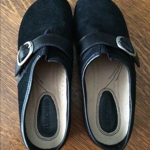 🆕Euro step black slip ons