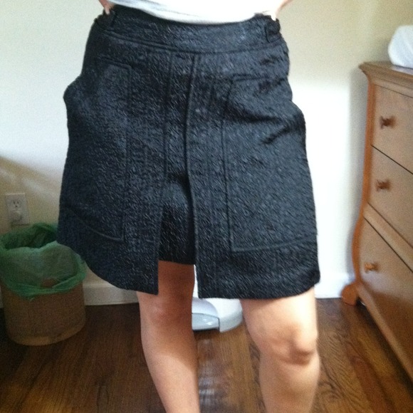 NWT BCBG black skirt -size 4