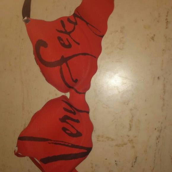 Victoria's Secret Very Sexy Secret Embrace Push Up - Picture 2 of 4