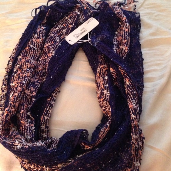 SOLD IN BUNDLE! Very warm scarf! - Picture 2 of 2