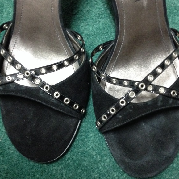 3 31/2 inch Gianni Bini shoe - Picture 3 of 4