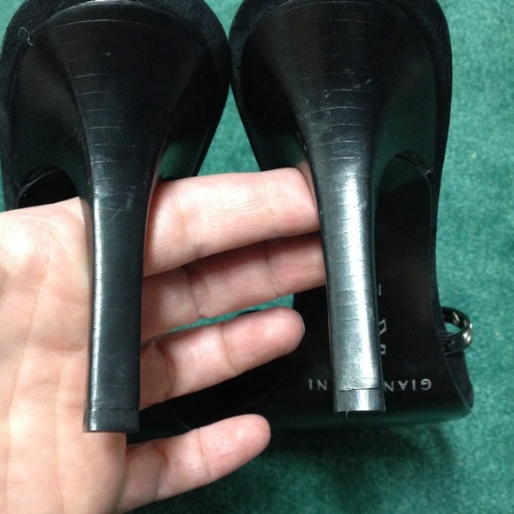 3 31/2 inch Gianni Bini shoe - Picture 4 of 4