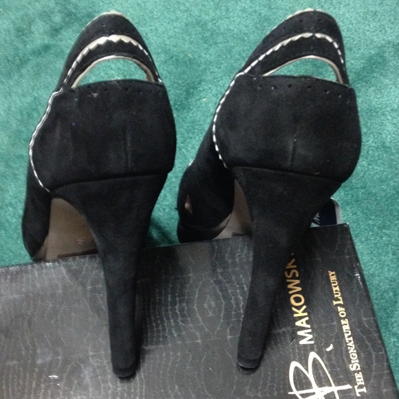 4 1/2 inch black suede shoe - Picture 3 of 4