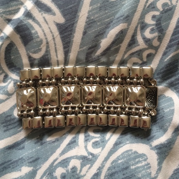 Shiny silver colored bracelet!