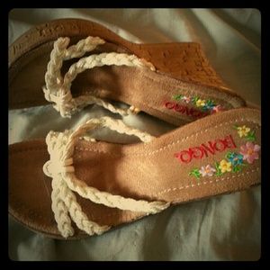 Bongos payday wedged heels.