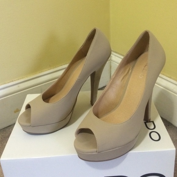 Peep toe Aldo heels