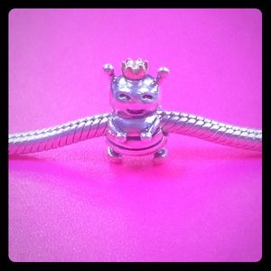 🐝PANDORA CHARM🐝
