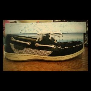 Excellent shape still in box sperrys