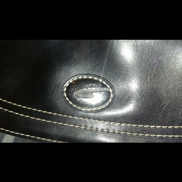 Guess purse - Picture 1 of 3