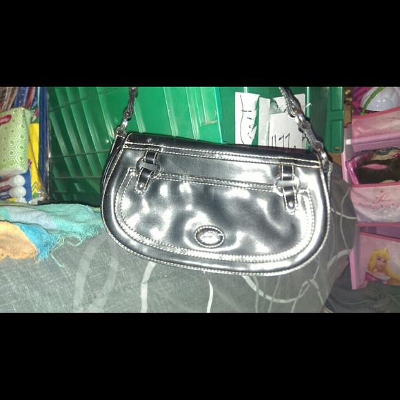 Guess purse - Picture 2 of 3