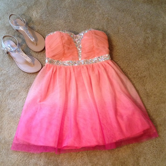 Homecoming/Prom Dress - Picture 2 of 4