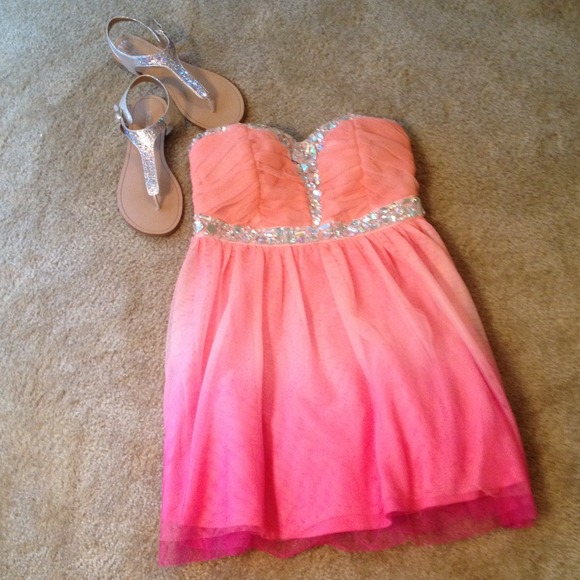 Homecoming/Prom Dress - Picture 3 of 4