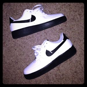 Nike Air Force 1 size 9.5