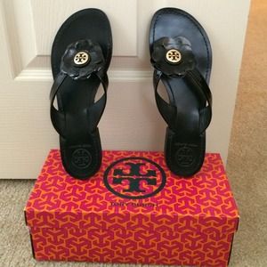 Authentic Tory Burch Size 9 black flower sandals