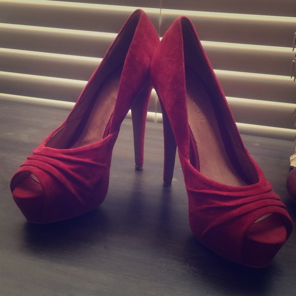 ⚡️FLASH SALE⚡️ ALDO - Sexy SORGUN red peep toe