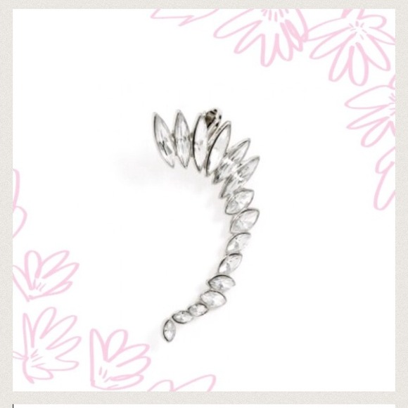 🎉HP🎉 Wing Cuffed Earring
